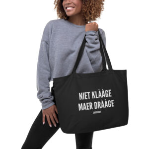 Grote tas "niet klààge maer drààge"